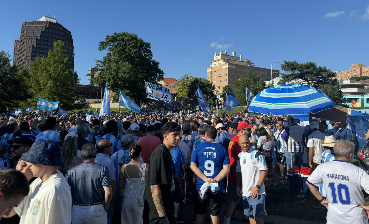 Argentina fans at banderazo.png