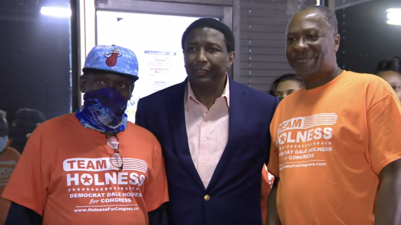 Dale Holness poses for photograph with volunteers