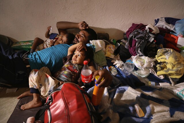 Migrant caravan approaches US-Mexico border