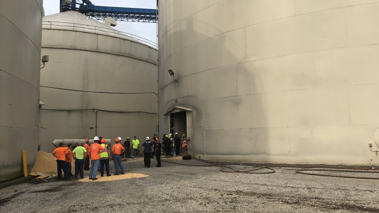 1 dead, 1 missing after workers trapped in grain silo in Toledo