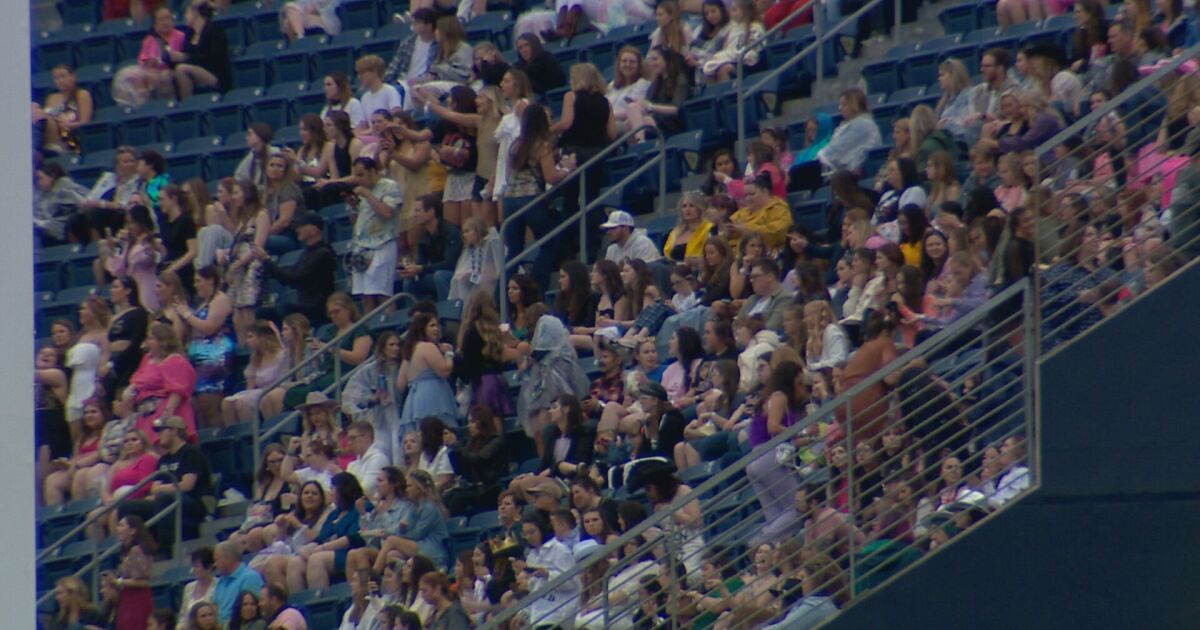 Swifties take over Nashville during Taylor Swift's Weekend'(02)