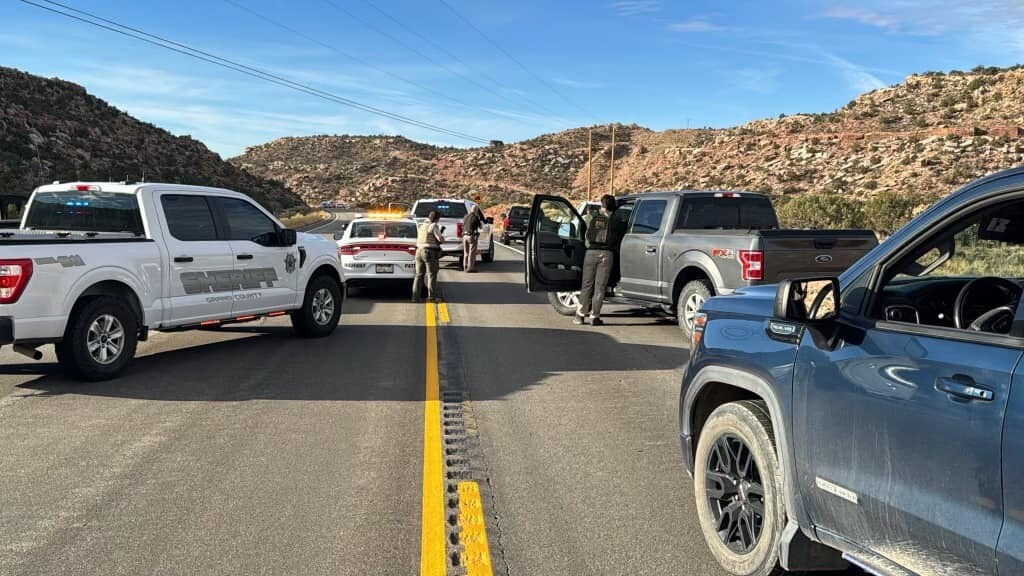 1103 BARRICADE SUSPECT CREDIT GRAND CO SHERIFFS.jpg