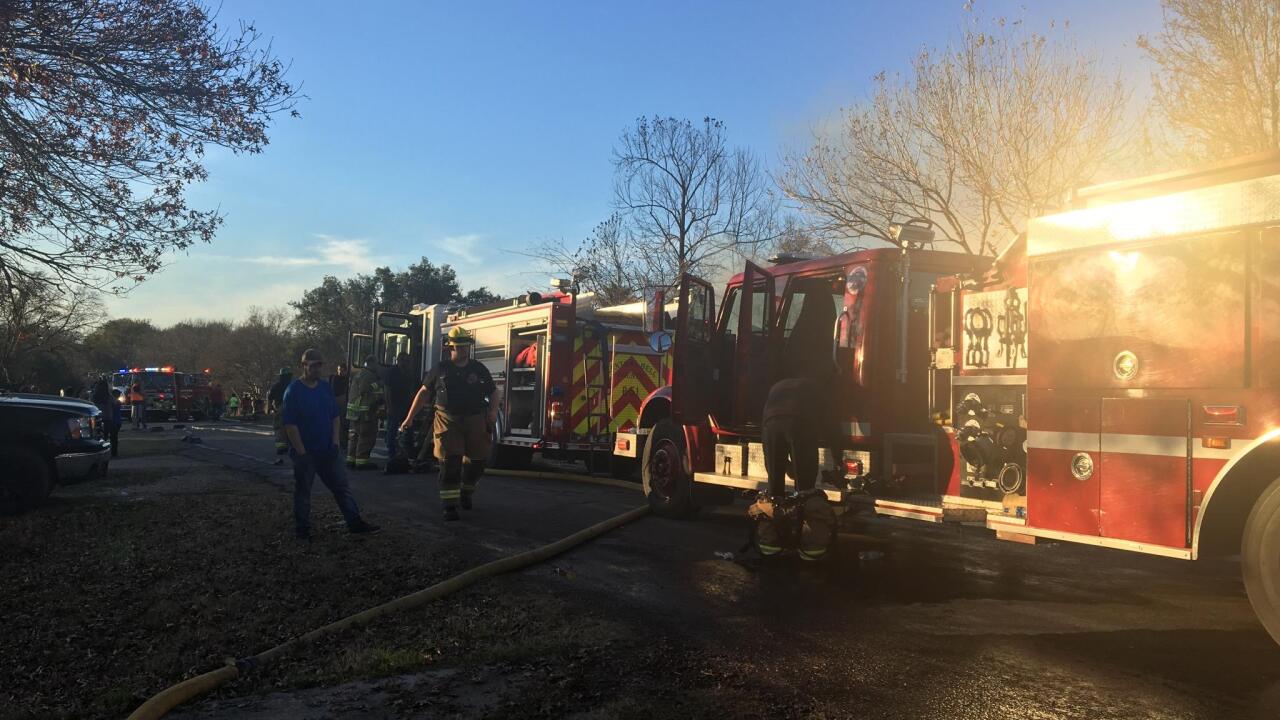 Fire destroys 3 houses and 2 vehicles in Belton, leaving 8 without homes