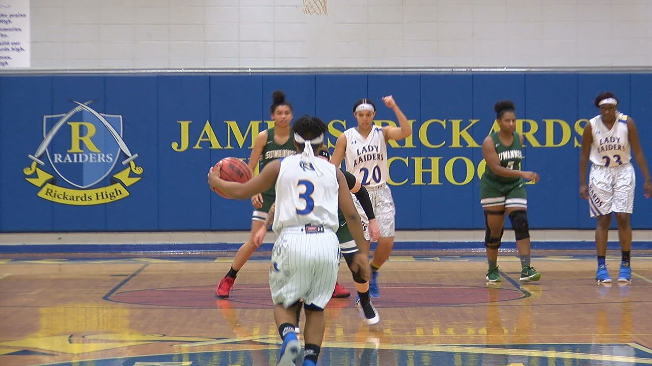 Rickards Girls Basketball Handles Suwannee, Stays Perfect In District Play