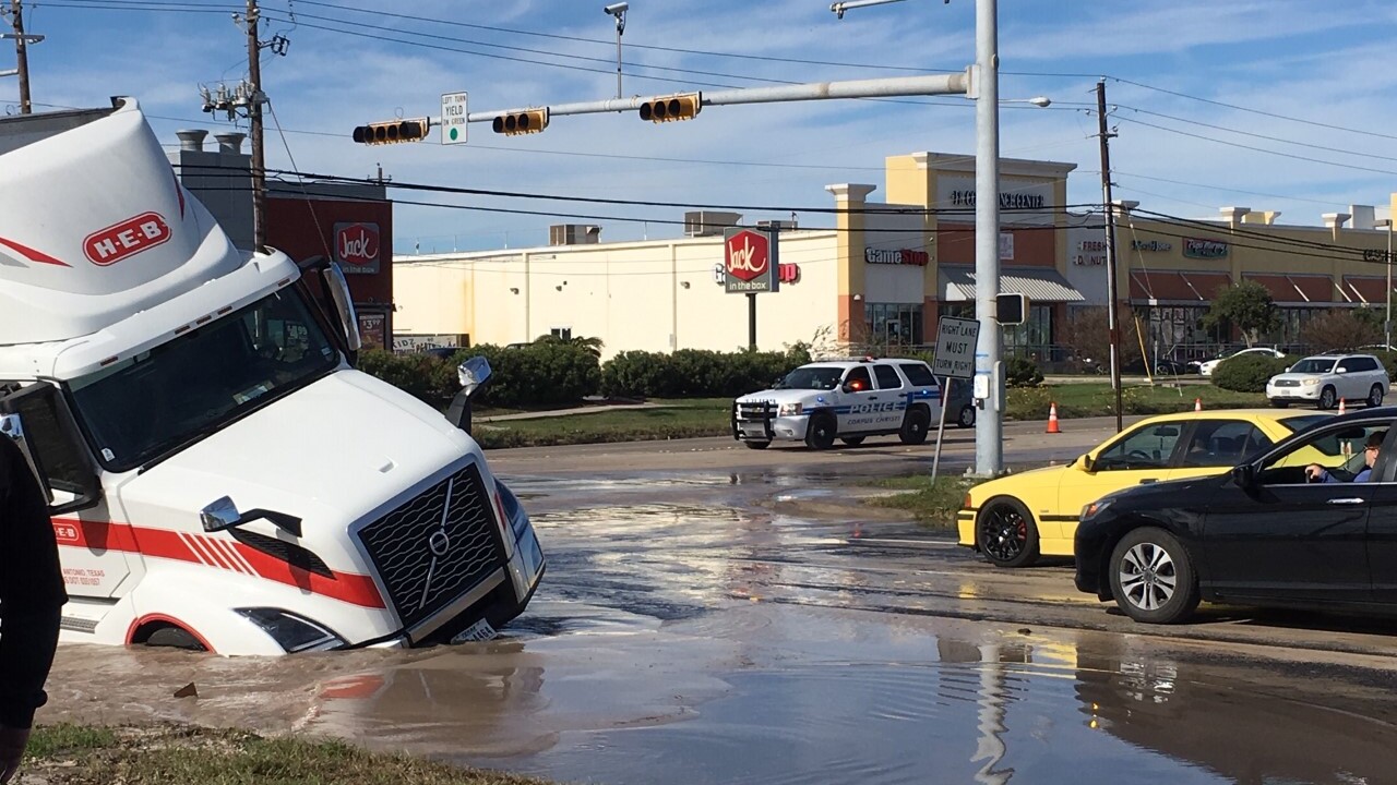 18wheeler crash shuts down portion of Waldron Road