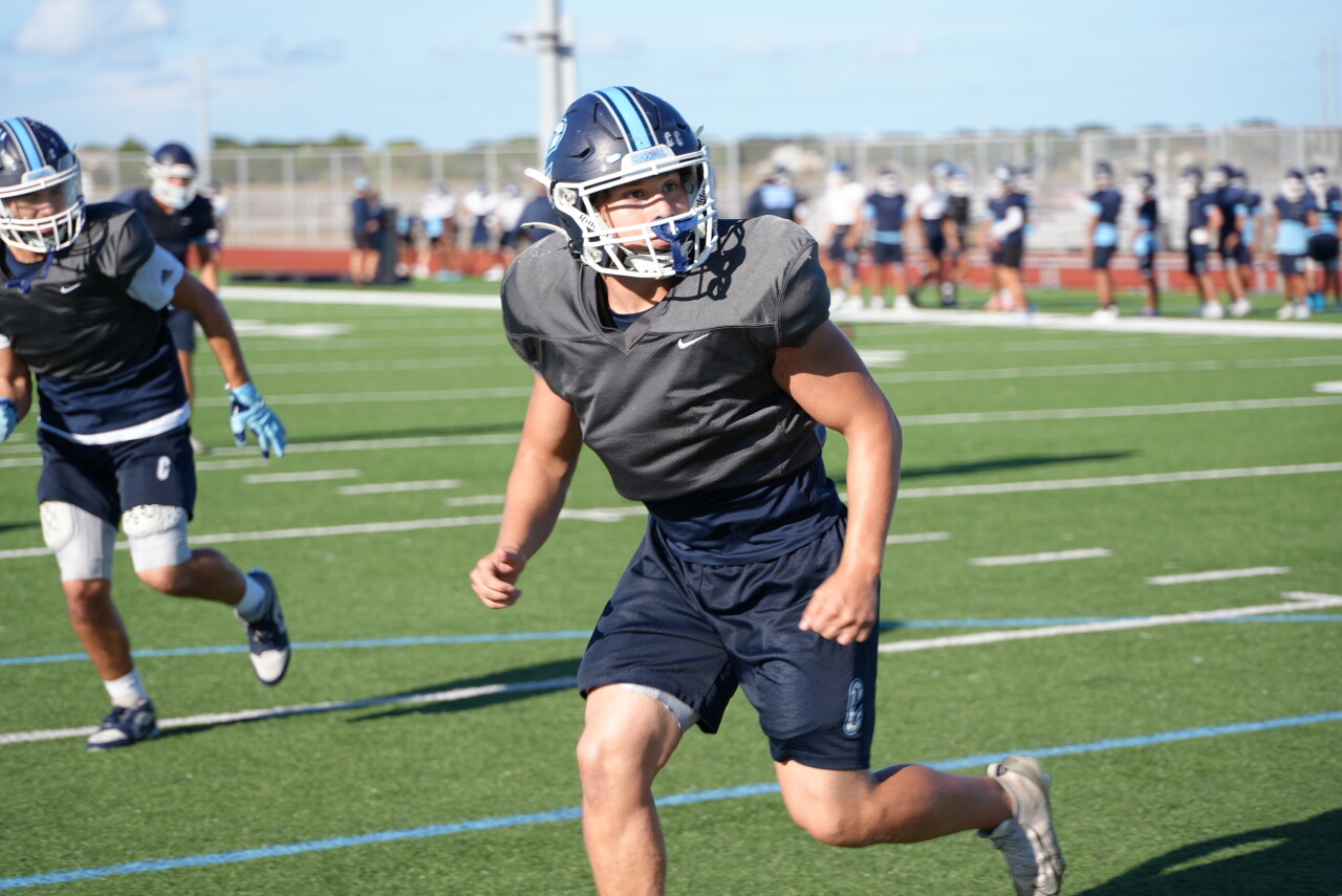  Carroll senior middle linebacker Jacoby Montoya