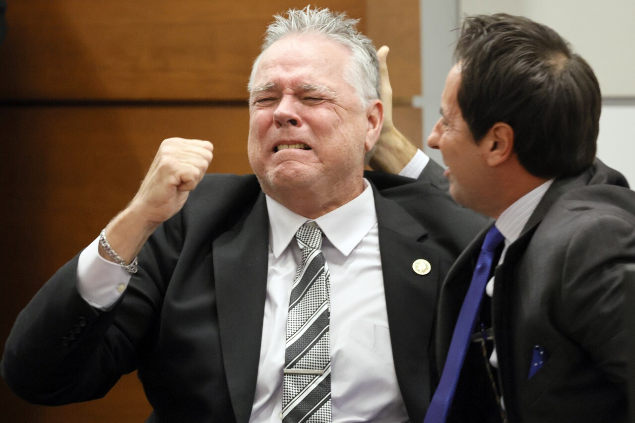 Defense attorney Mark Eiglarsh puts hand on Scot Peterson's head after verdict, June 29, 2023