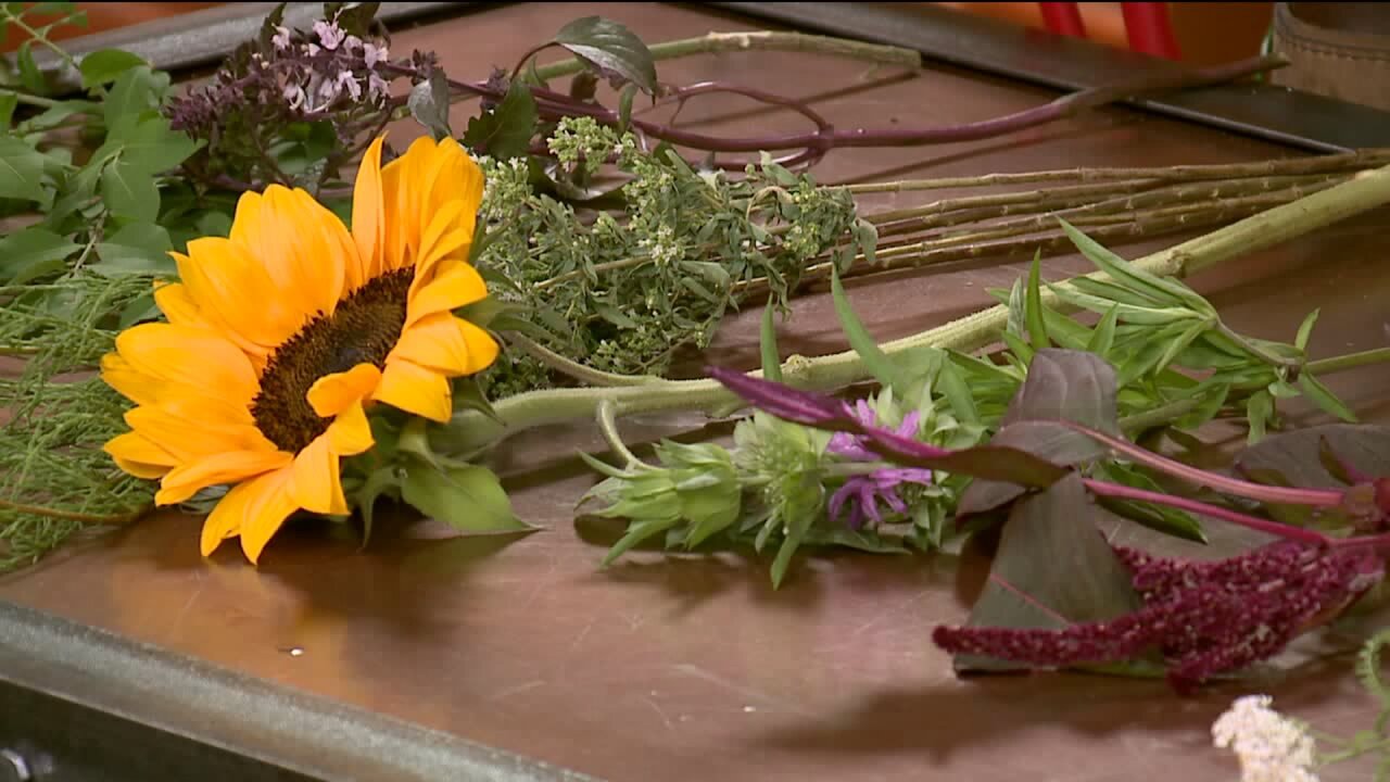 How to make a mason jar floral arrangement with local flowers