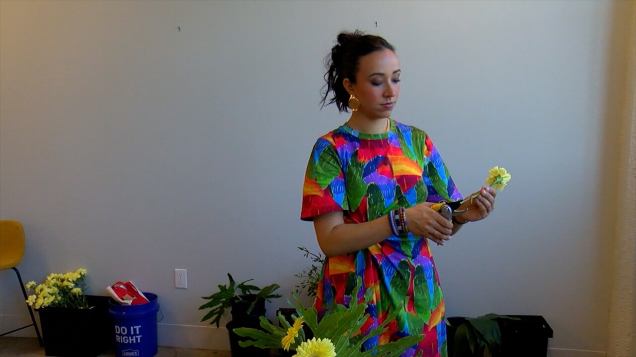 FRIDA'S FLOWERS 3.jpg