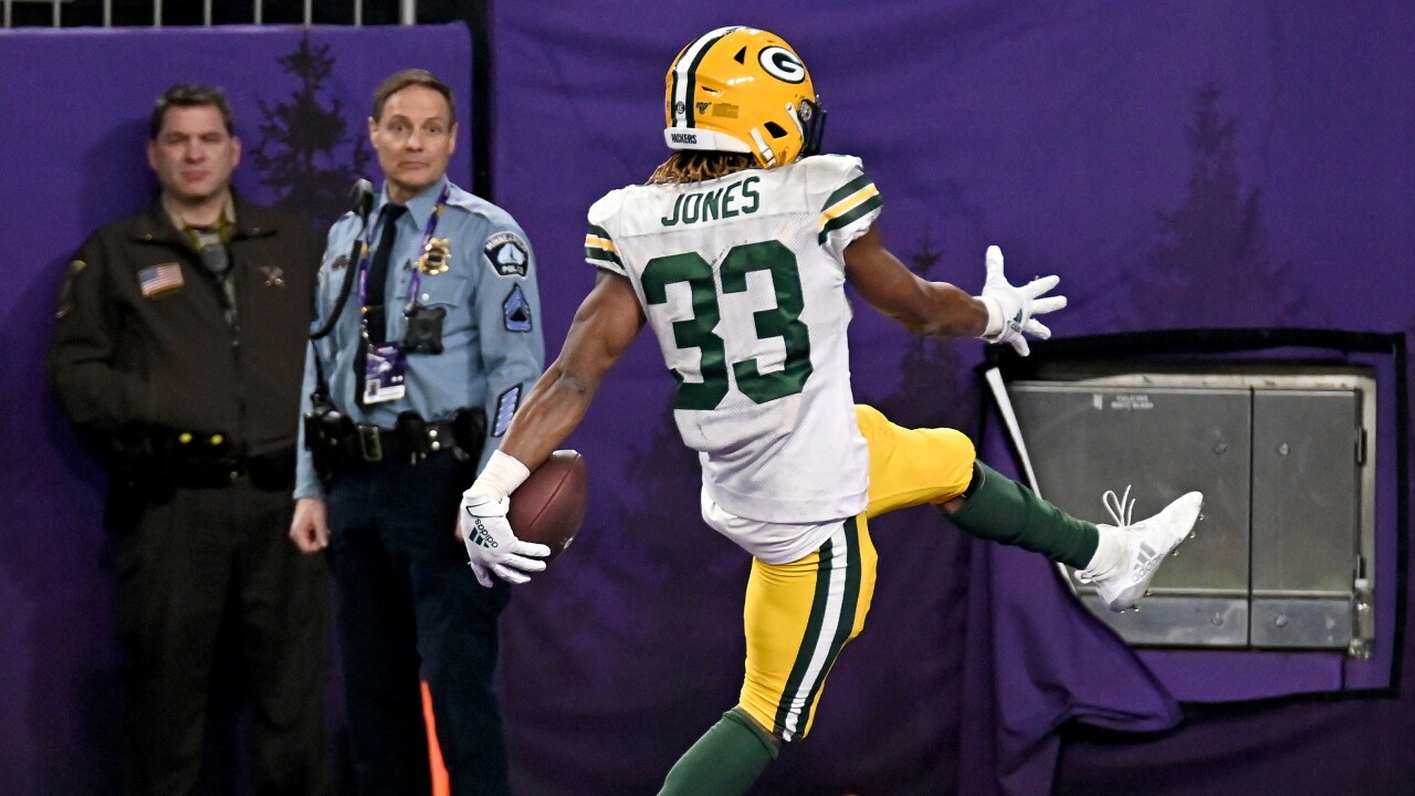 Watch It Again Aaron Jones 56 Yard Touchdown Run Seals Win Against Vikings
