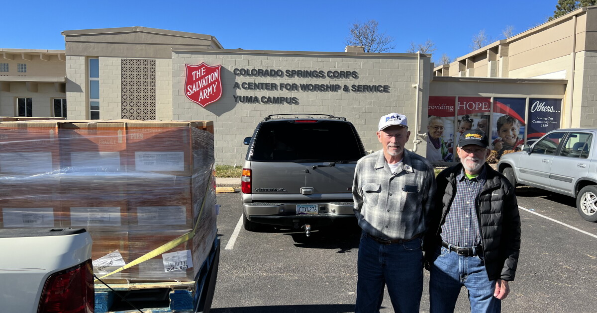 Man donates 335 pies to reach the Salvation Army's goal for Thanksgiving meals - Vimarsana News
