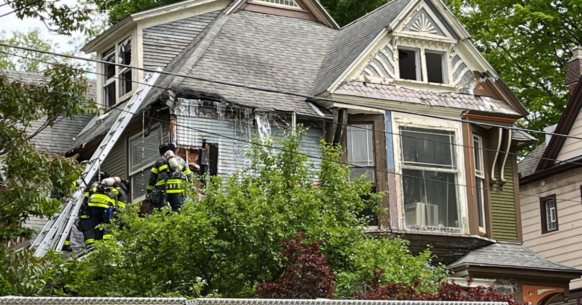 7 crews respond to fire at multi-unit Grand Rapids home
