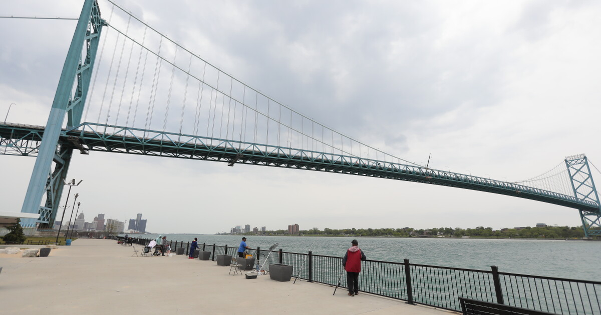 Windsor police conducting active investigation at Ambassador Bridge; suspect in custody
