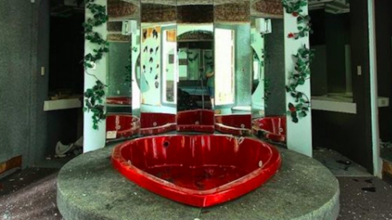 Love Is Dead At These Creepy Abandoned Honeymoon Resorts In The Pocono Mountains