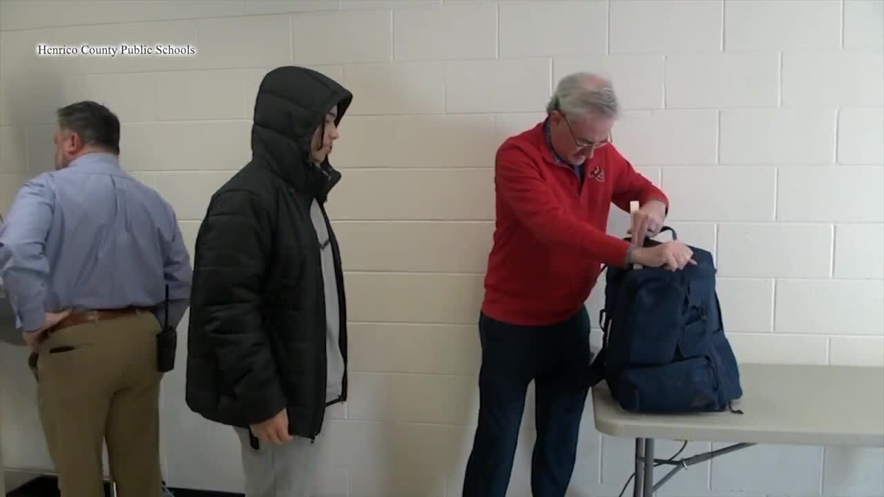 Henrico tests metal detectors 04.jpg