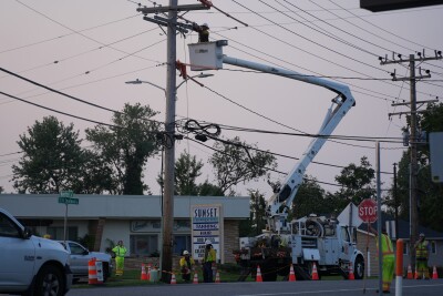 Crews repairing power lines in Pasadena