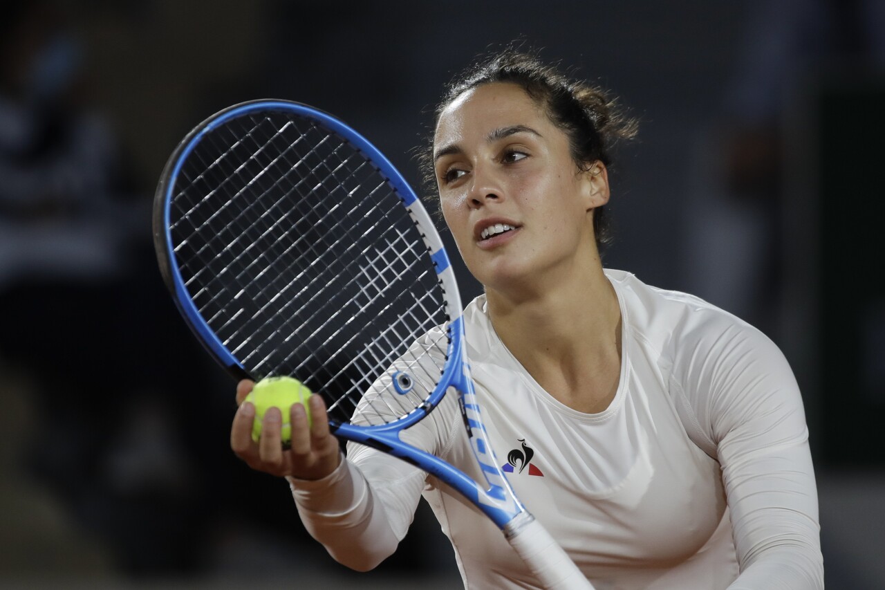 Martin Trevisian prepares to serve against Coco Gauff in French Open, Sept. 30, 2020