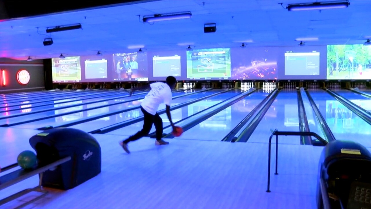 ‘Bowling for Bread’ event raises money in Boca Raton to strike out hunger.