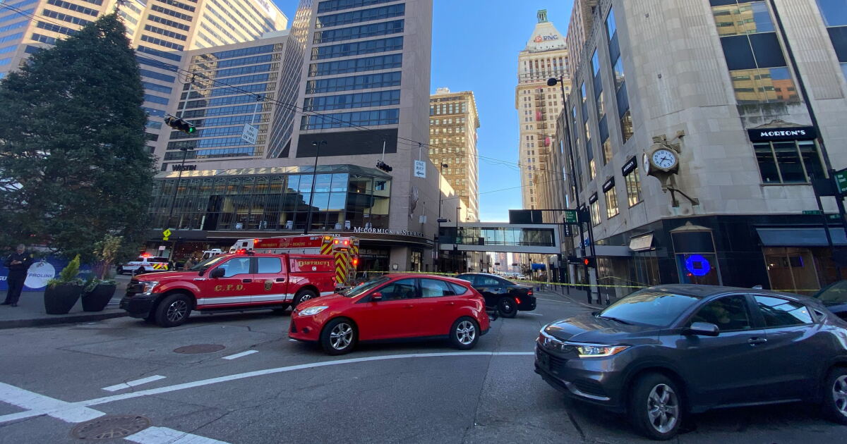 Area around Carew Tower closed after loose pieces of brick fall, damaging car - Vimarsana News