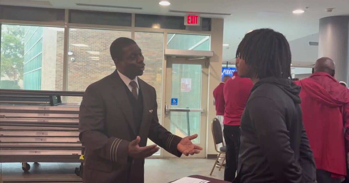 Hampton Students Moving In DMV students explore aviation careers at Hampton University