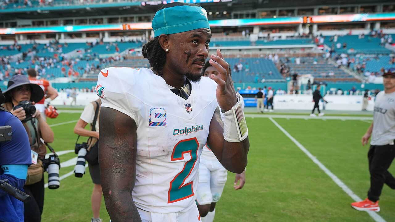 Miami Dolphins quarterback Malik Willis (2) leaves the field after an NFL football game against the Cincinnati Bengals in Miami Gardens, Fla., Sunday, Oct. 11, 2026. (AP Photo/Rebecca Blackwell)