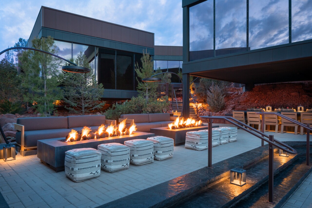 Forty1 Exterior Fire Pit_PC Jeff Zaruba.jpg