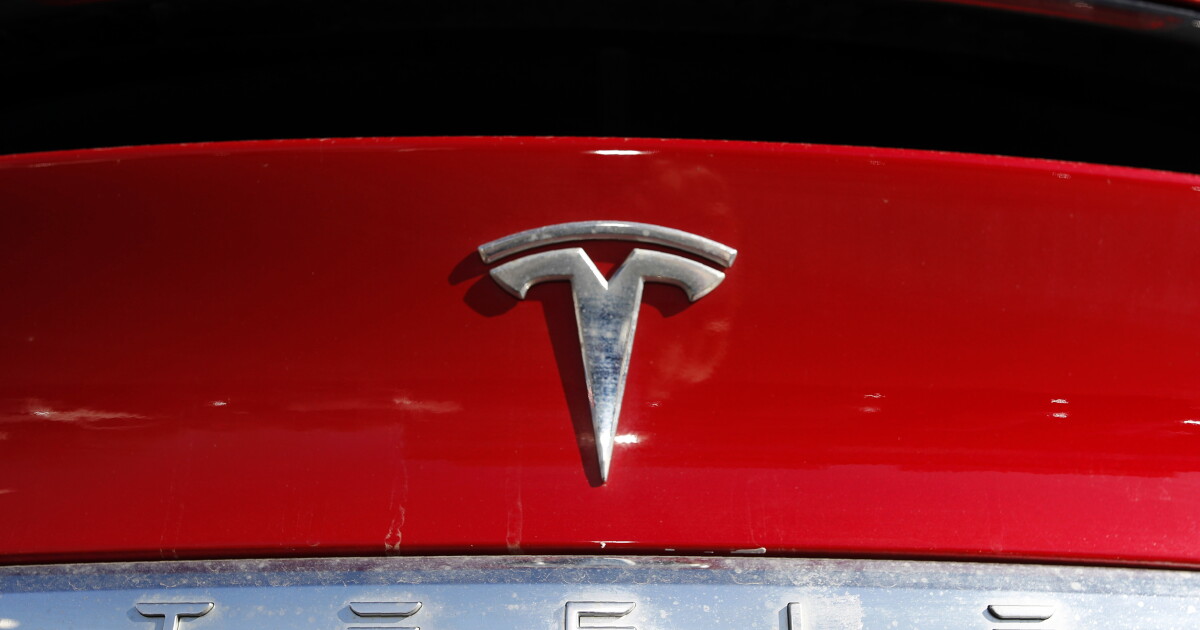 Fatal Tesla crash draws federal investigators to site of head-on collision - Vimarsana News