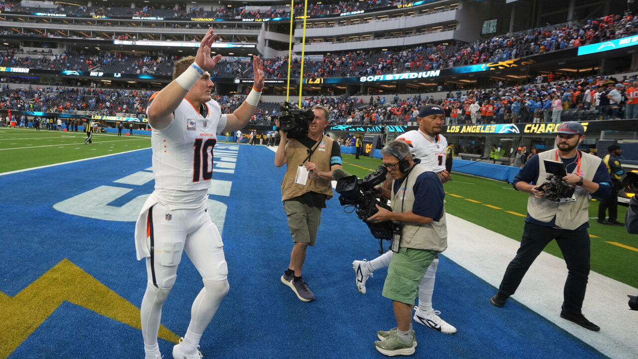 Broncos Chargers Football