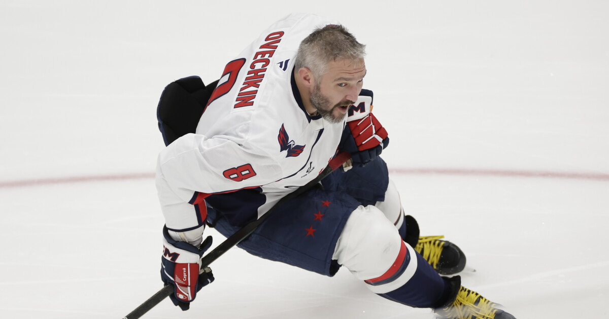 Alex Ovechkin breaks Wayne Gretzky’s NHL goals record by scoring his 895th