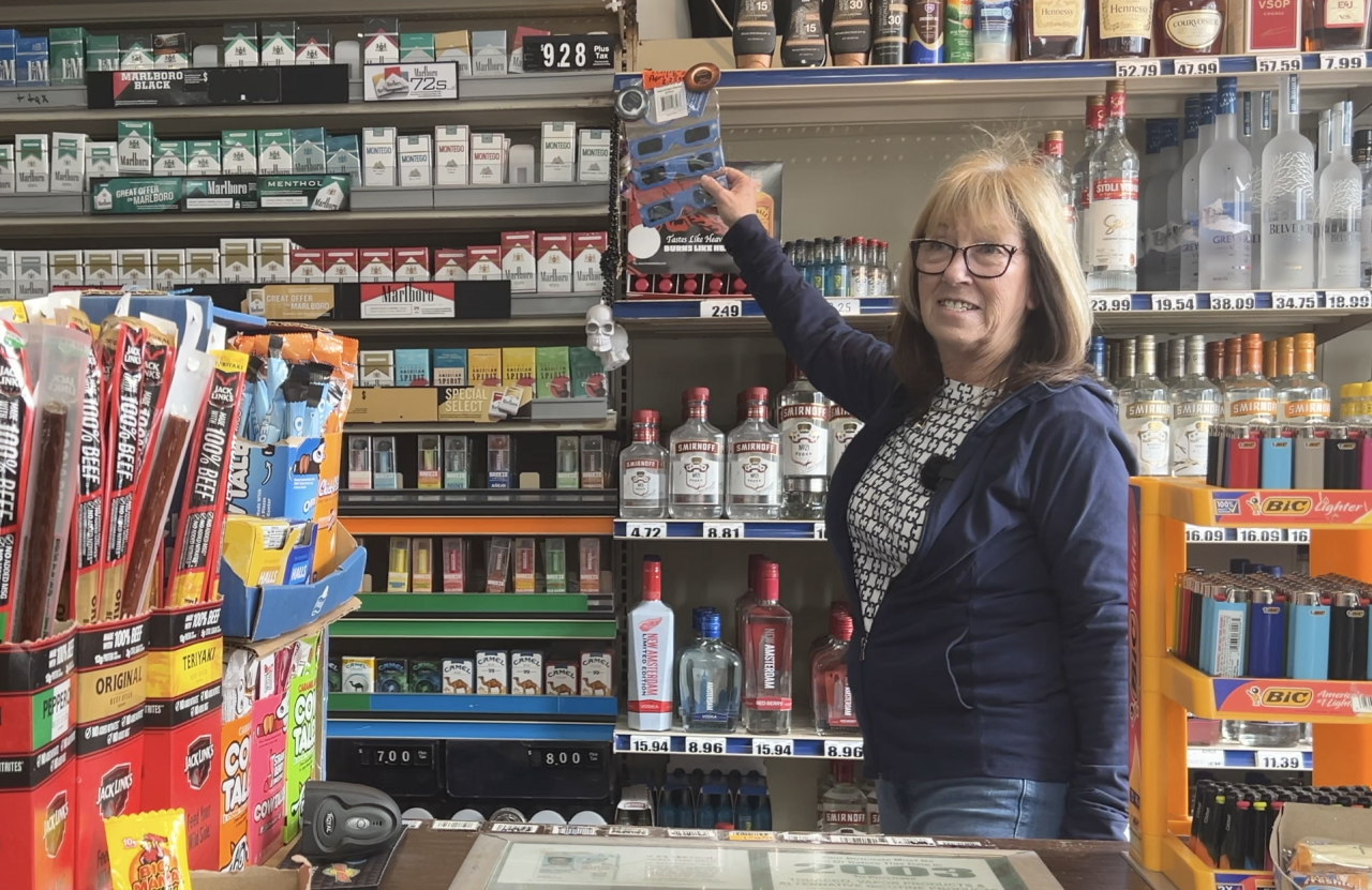 Rochelle Ward, Manager of Mo’s Luna Pier Market