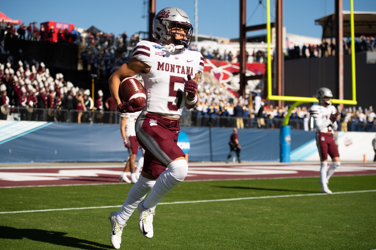 Junior Bergen (5) warms up before FCS national championship game