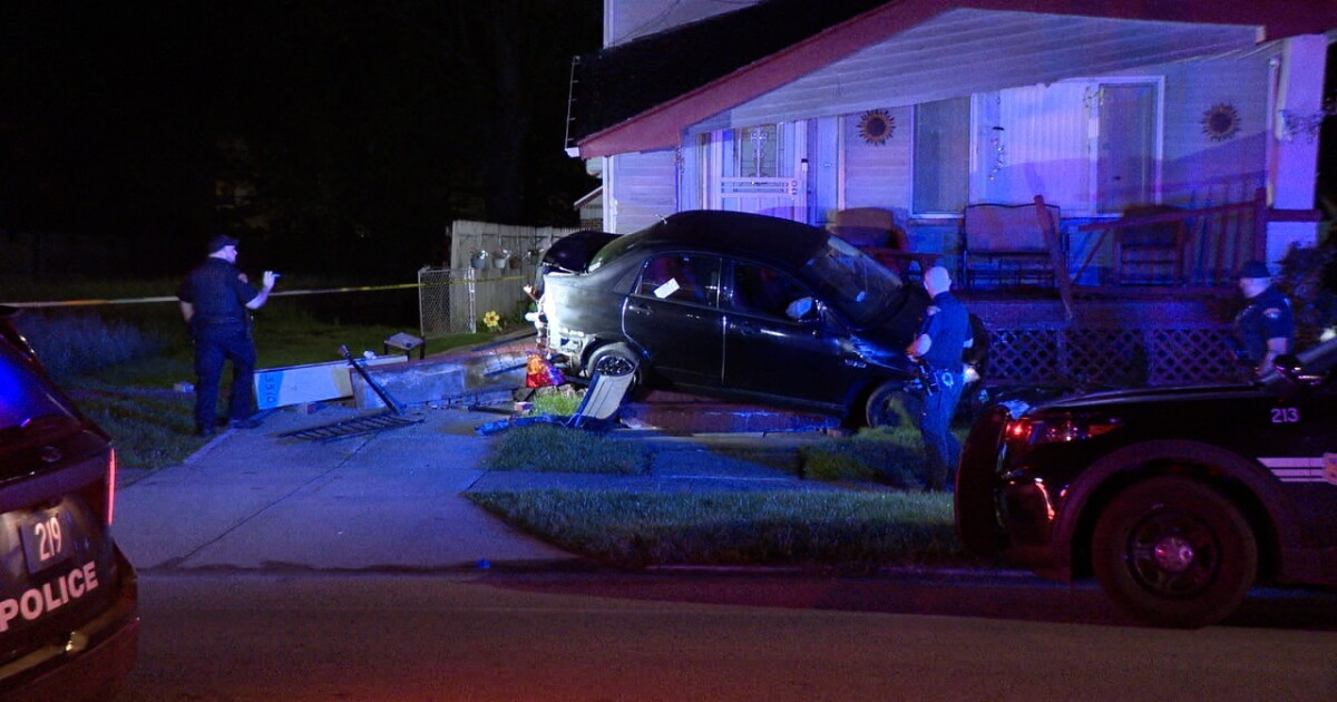 Driver crashes car into house in Cleveland