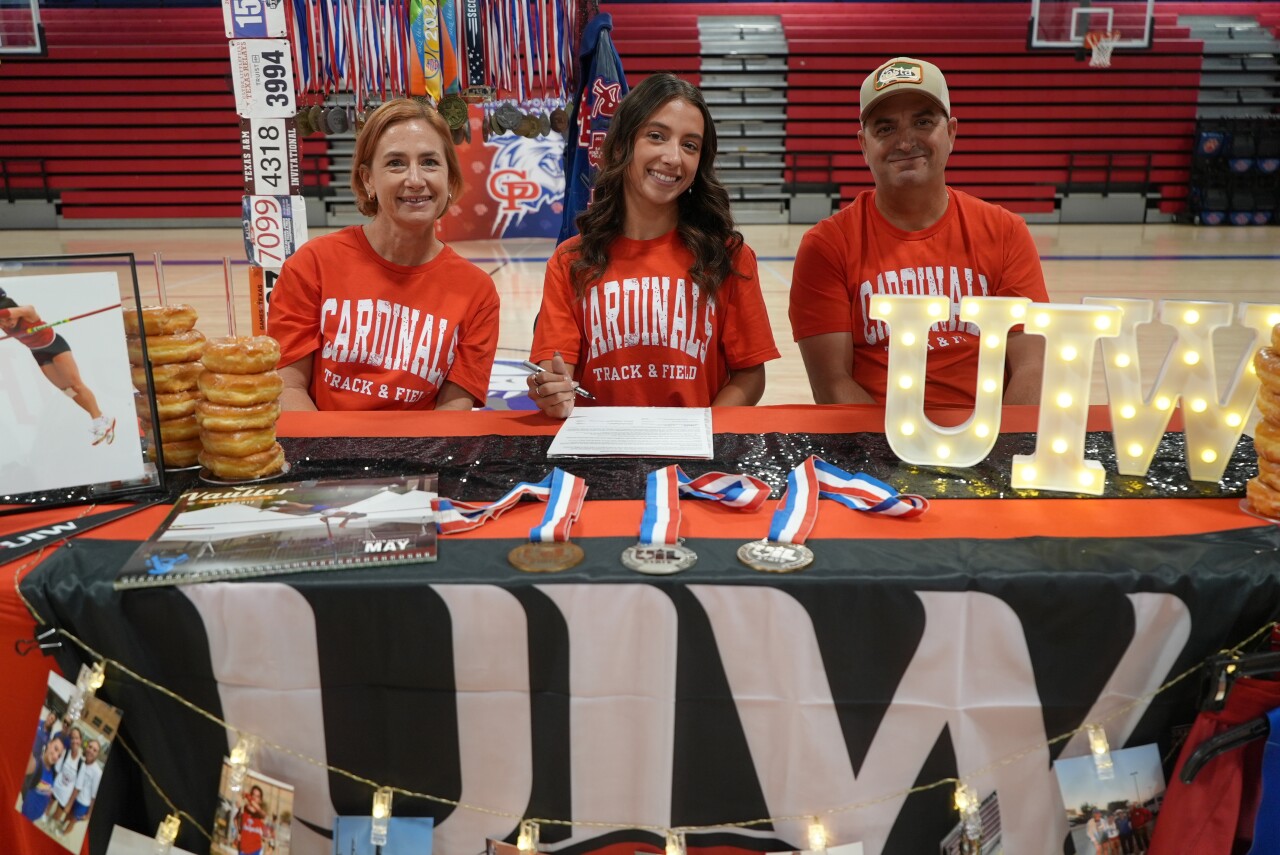 Tristen Grimes signs with UIW track and field
