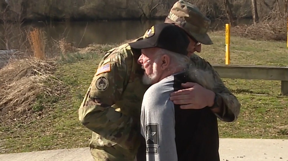 Veteran thanks soldier 01.jpg