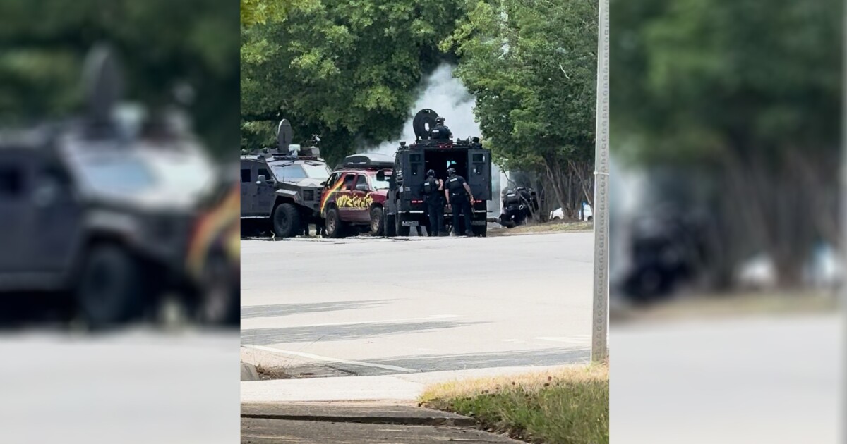 Subject in custody after Virginia Beach shopping center car barricade
