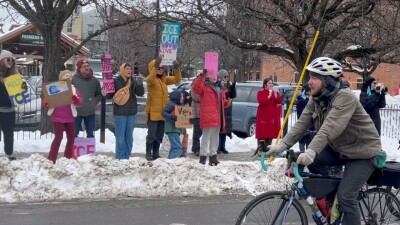 Cincinnati bike rally honors two killed in Minneapolis, protests ICE operations nationwide