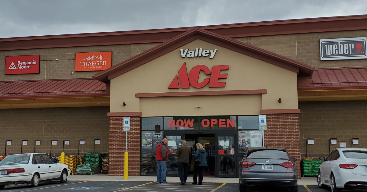 New Ace Hardware store opens in Helena