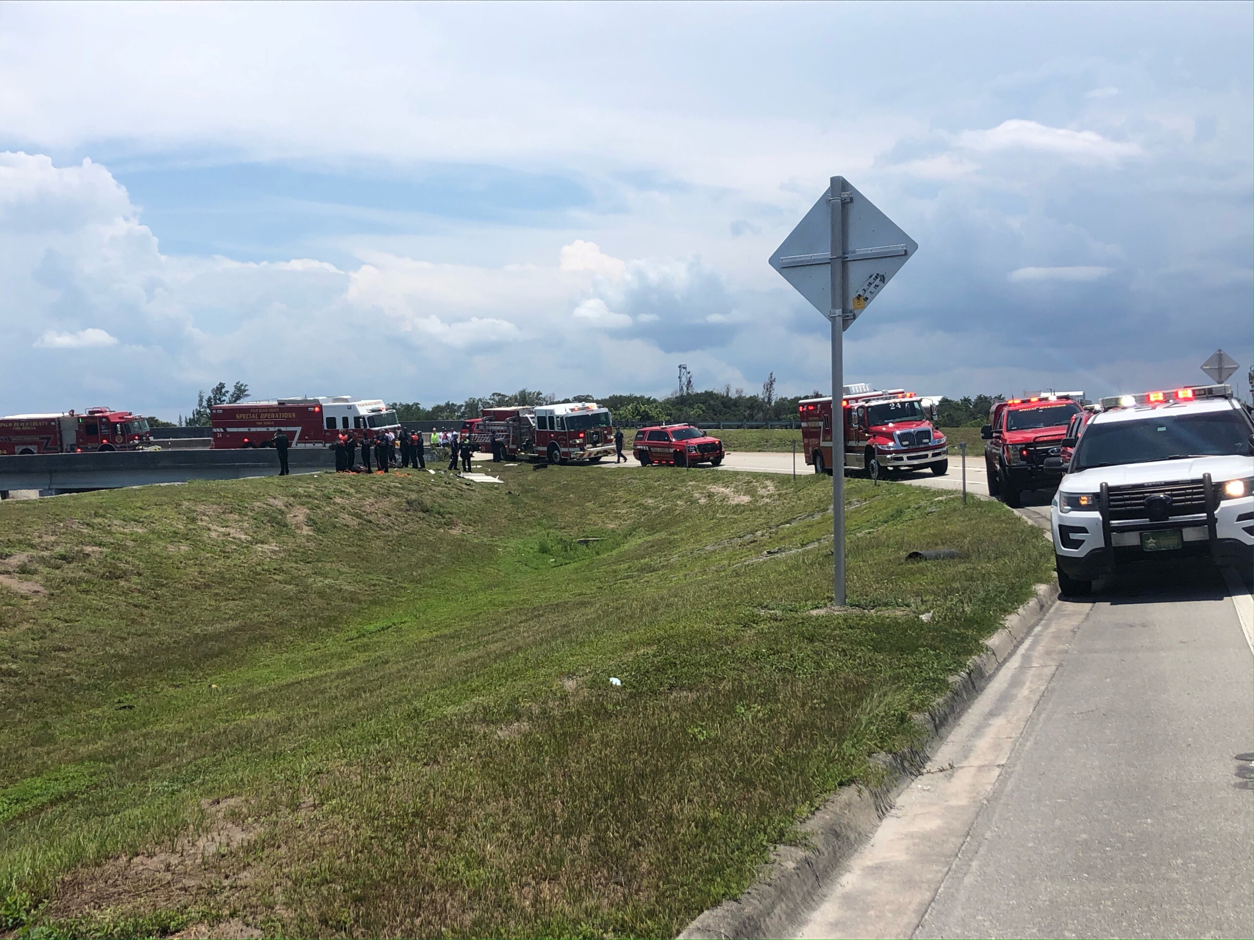 3 dead after car crashes into Palm Beach County canal