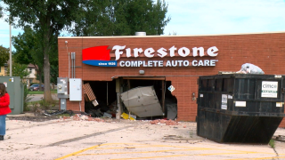 Driver crashes into Milwaukee building near 60th and Capitol 