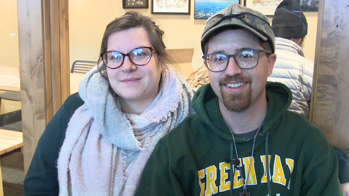 Teen from Spain travels to Wisconsin ahead of this weekend's Packers game