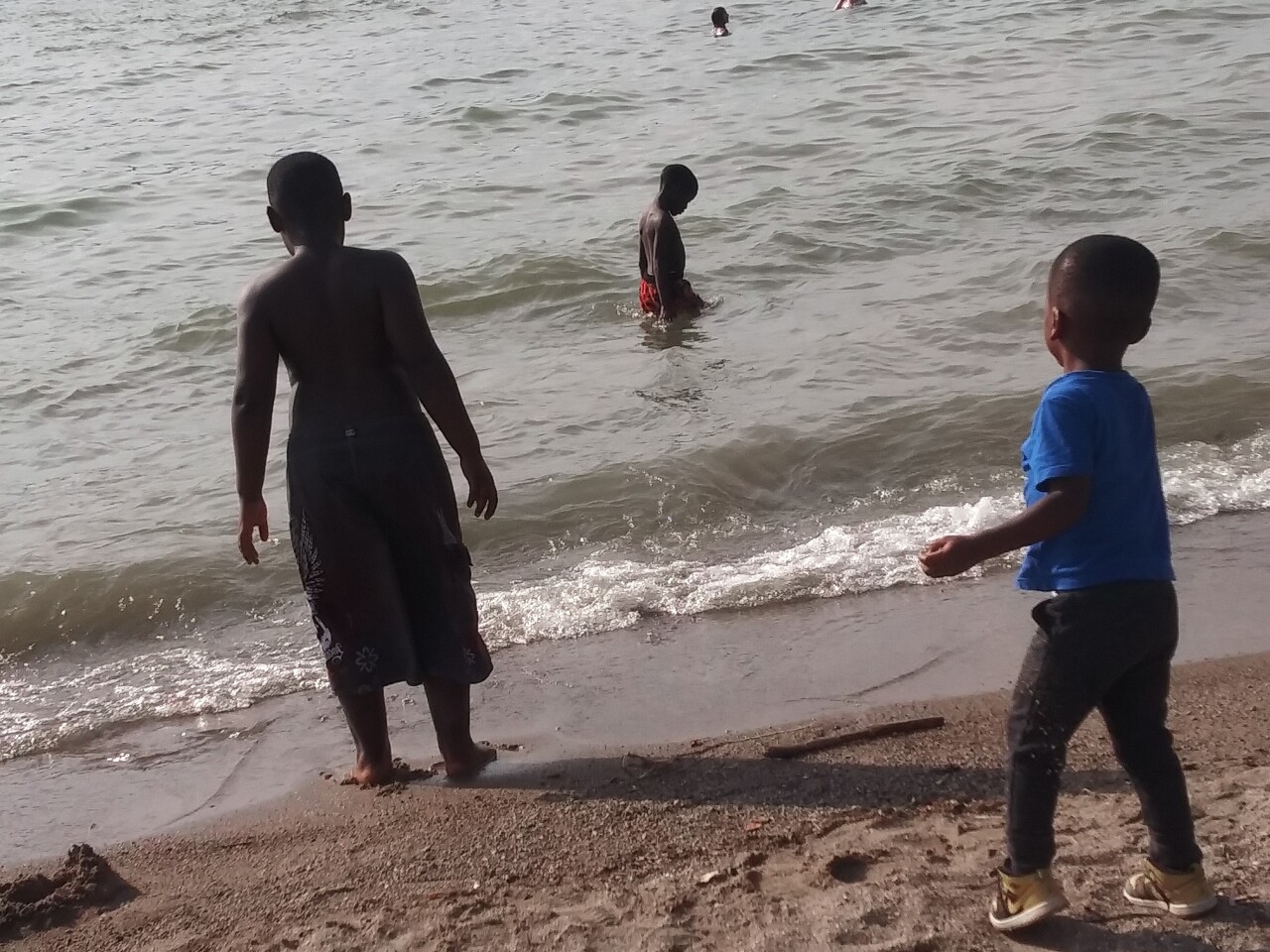 Mills_kids_at_beach_cropped.jpg