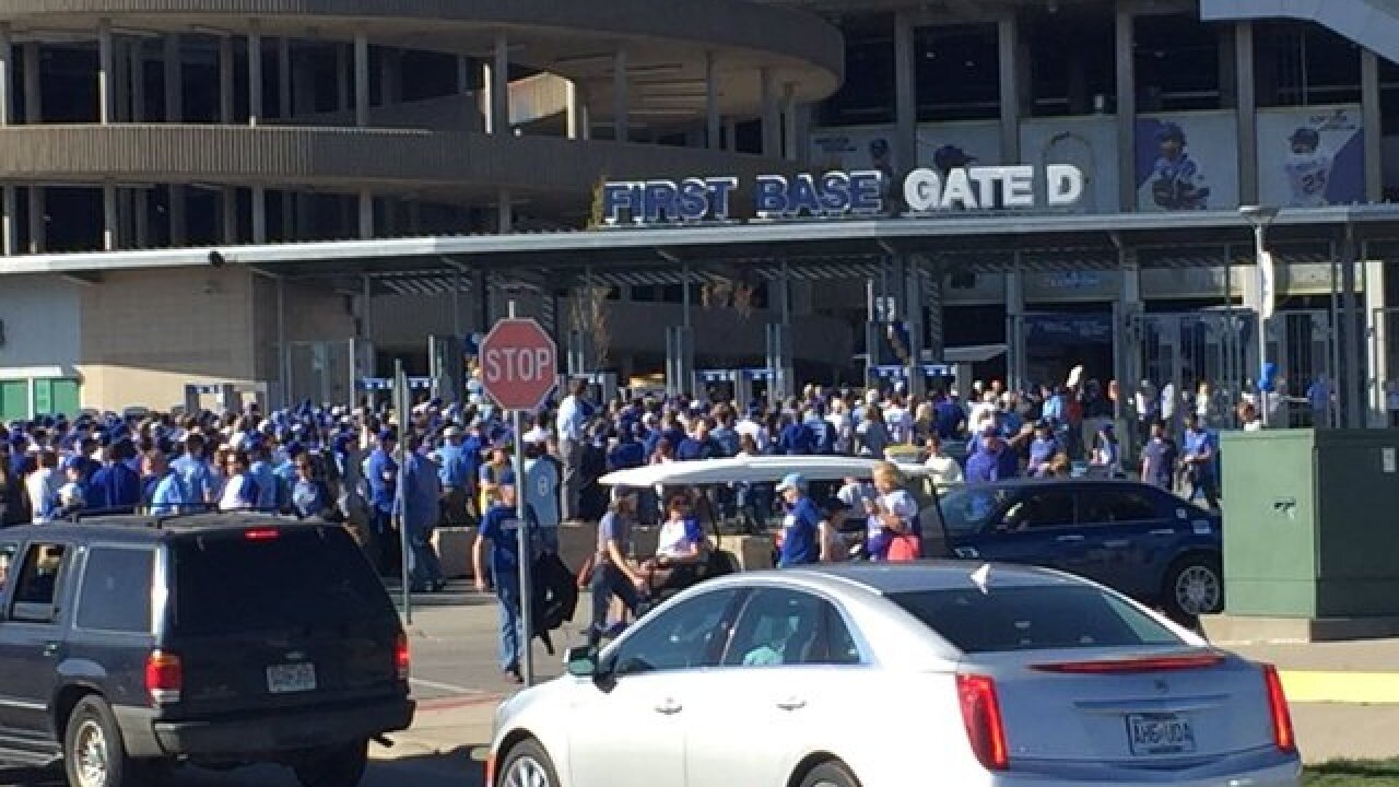 Back in blue: KC celebrates Royals Home Opener