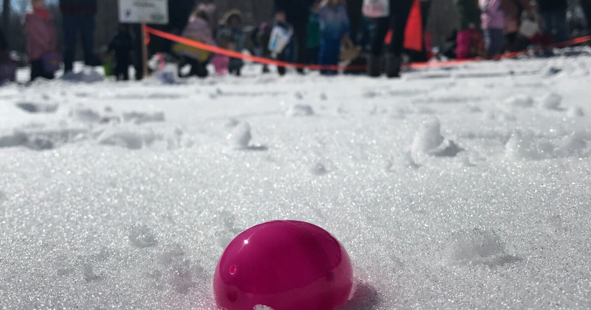 Snow returns for the Humboldt Park Easter egg hunt