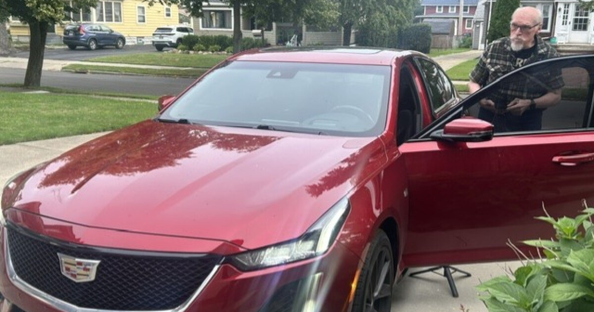 Local News Cars locked, alarms silent: Cleveland police investigate North Collinwood thefts Mike Holden