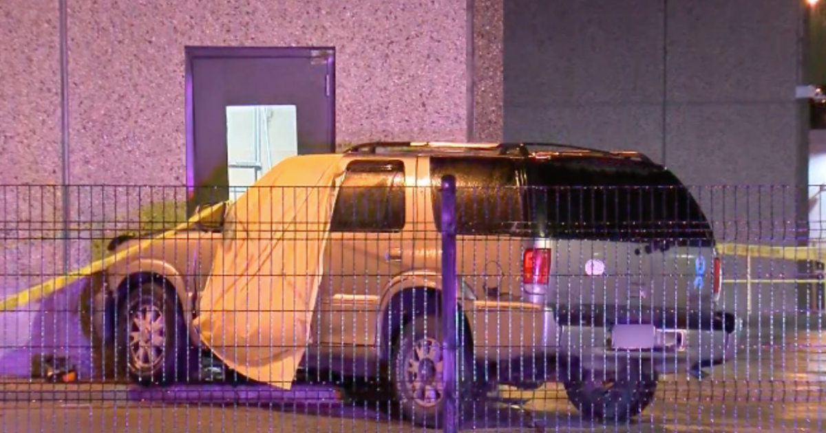 44-year-old dies after crashing into building near 35th and Locust in Milwaukee
