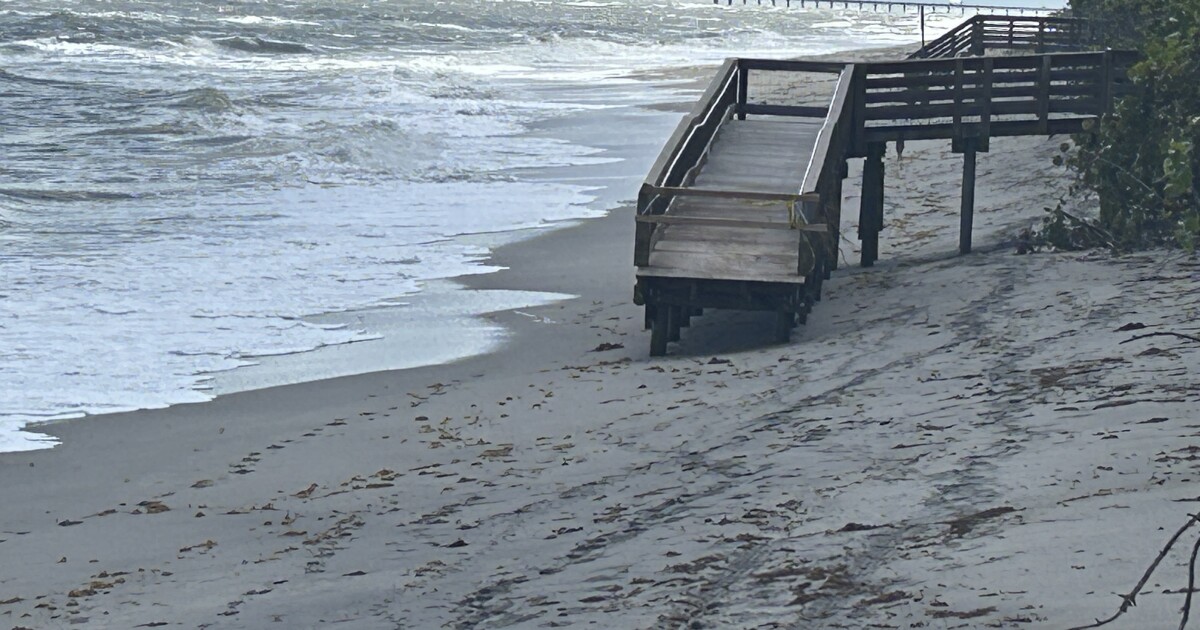 High tides, offshore storms forces Jupiter to close off 4 beach access points