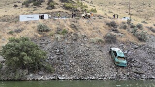 vehicle recovered from snake river2.jpg