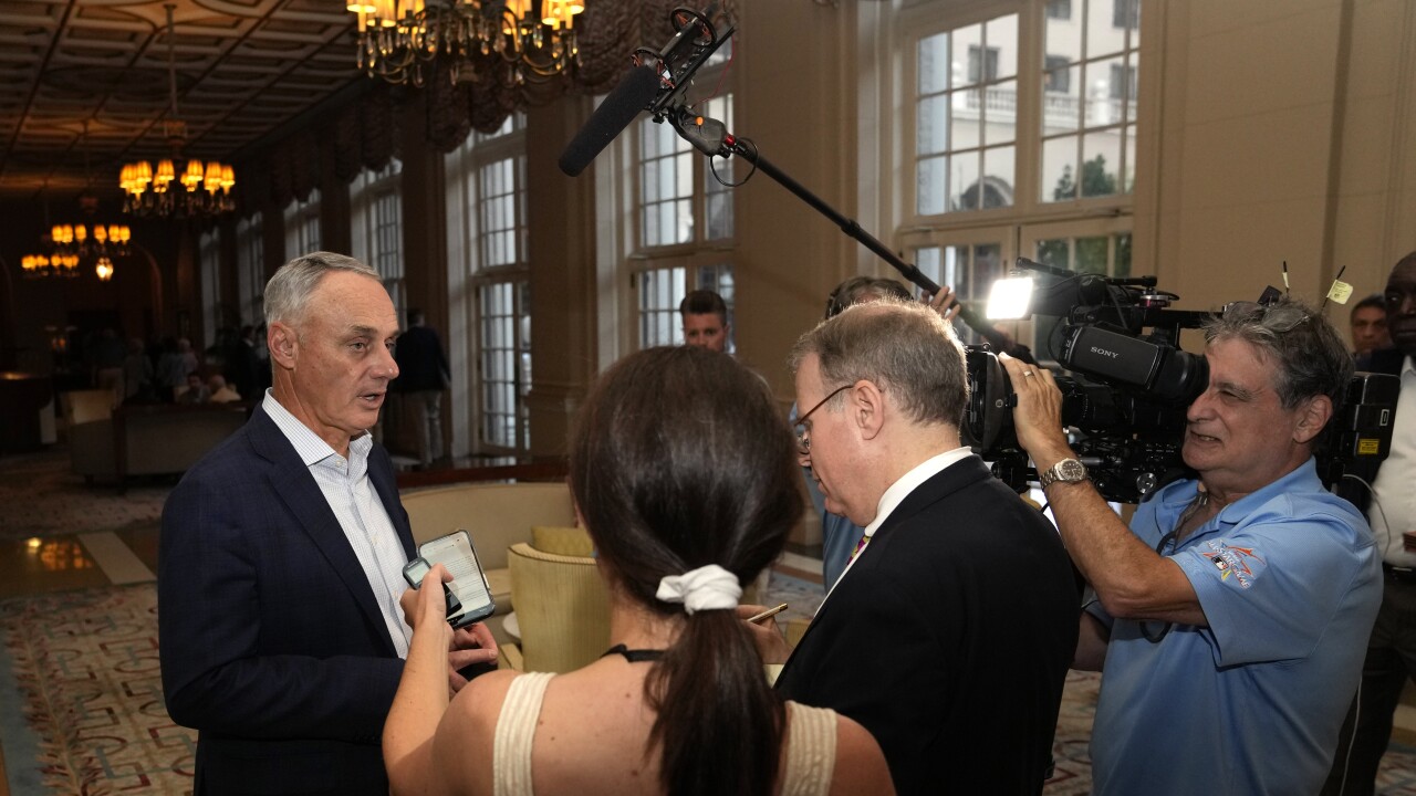 Manfred MLB prepared to take over local TV broadcasts from Sinclair