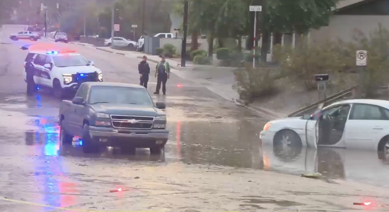 12th st and hatcher flooded cars stuck