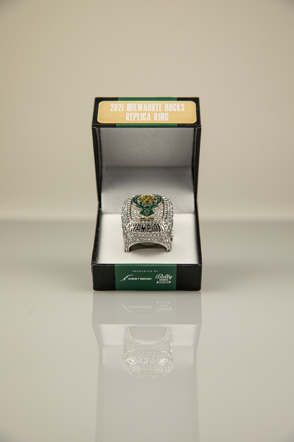 20220309_ReplicaChampionshipRing_AH-4.jpg